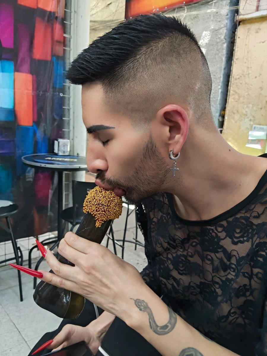 DramaQueenRemix's tweet photo. Venir conmigo a #CDMX es obligatorio pasar por su #PitoChela a #Tepito 🖤 Los amiguitos de #Torreón 🖤 #Verito y #Jaik https://t.co/b9YbrURoXc