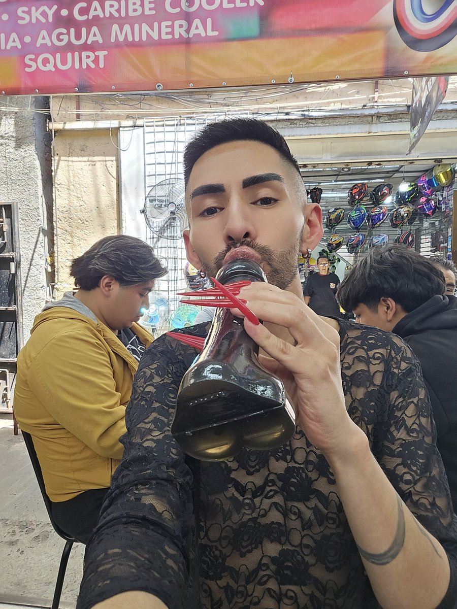 DramaQueenRemix's tweet photo. Venir conmigo a #CDMX es obligatorio pasar por su #PitoChela a #Tepito 🖤 Los amiguitos de #Torreón 🖤 #Verito y #Jaik https://t.co/b9YbrURoXc
