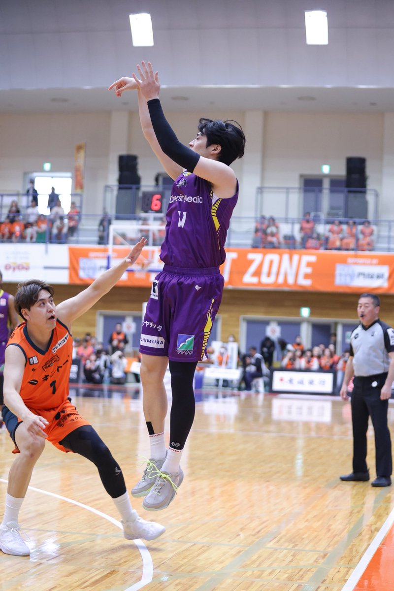 1234maimai5678's tweet photo. GAME DAY🧡💜vs EHIME🏀
タフな試合覚悟！だからこそ！
イケる！行ける！いけるよ！！
#GoWYVERNS🦇🐉 #GoTAISEI💜
#山形ワイヴァンズ #白戸大聖 https://t.co/LFNScSaqKC