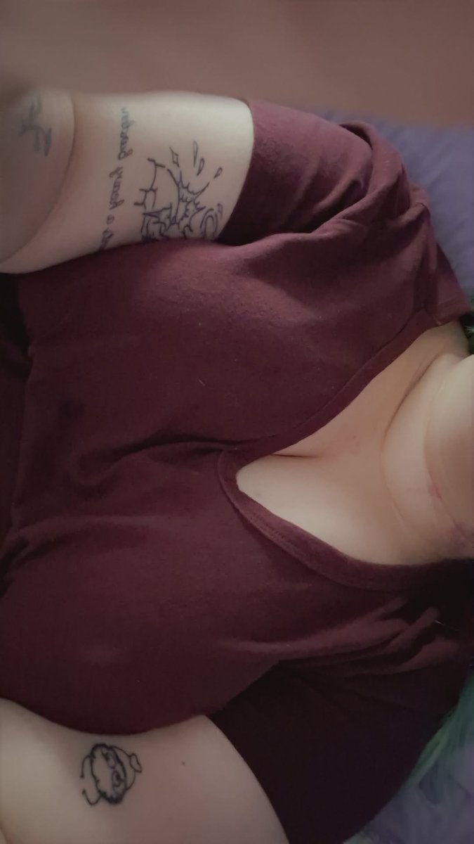 I love hickeys ヾ( ˃ᴗ˂ )◞ • *✰

#nsfwtwt #horny #submissive