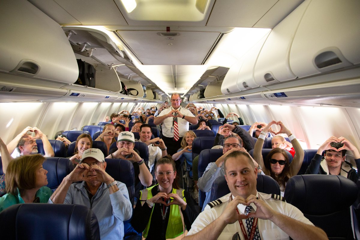 Denver Int'l Airport tweet media