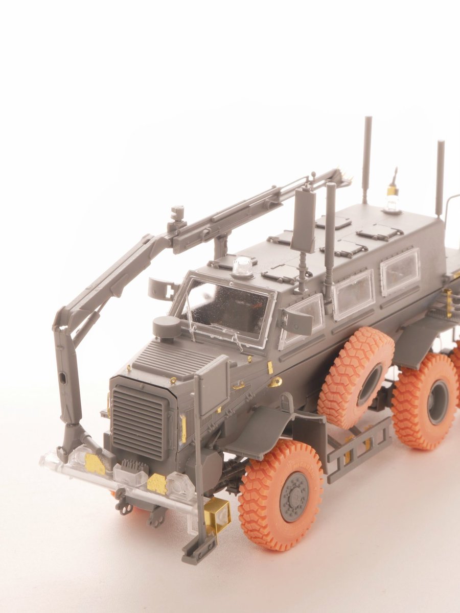 Ｔモデルのバッファロー、塗らなくてもいいかも。
ゴールドとオレンジの差し色が既にかっこいい。