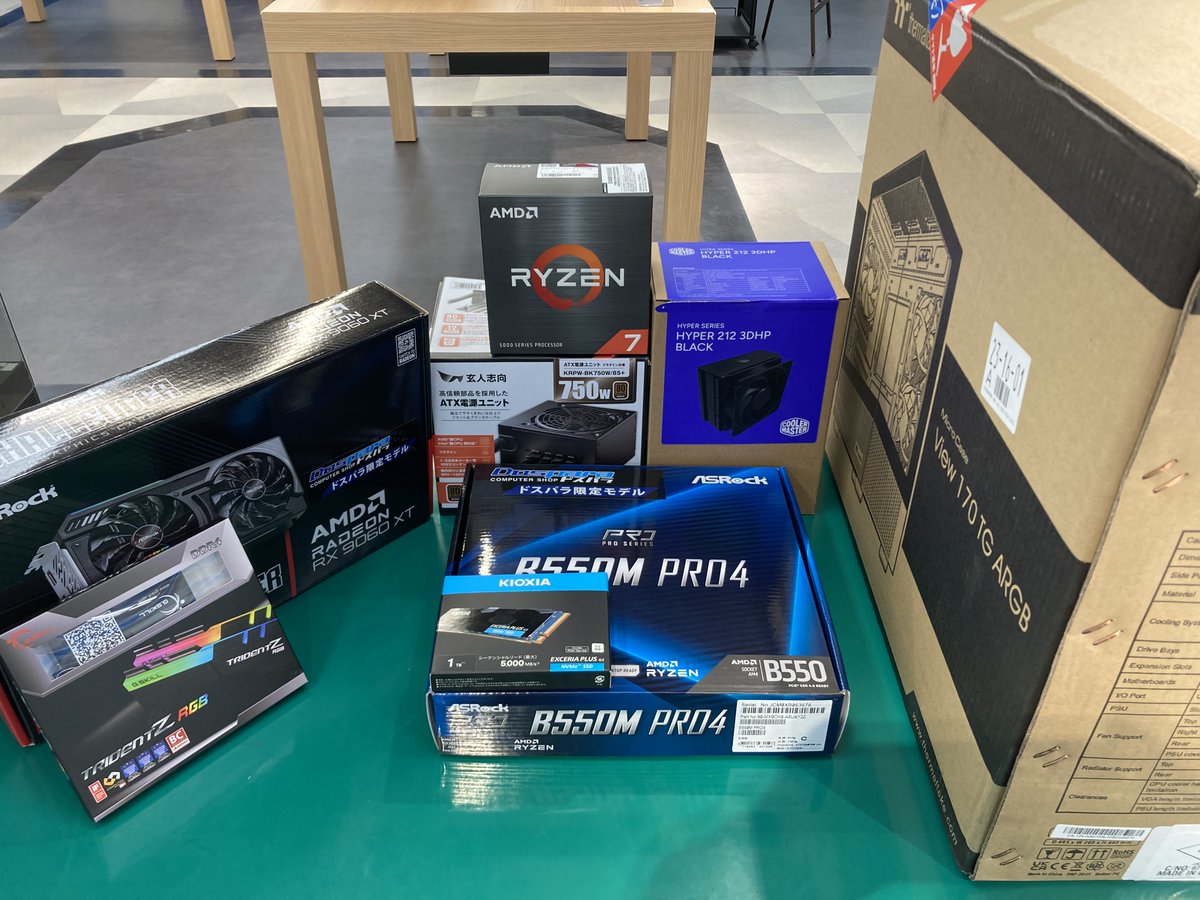 dospara_mae's tweet image. 製作開始！

本日使用するケースは、軽量コンパクトなピラーレスケース「Thermaltake View170 TG ARGB」！

どんな仕上がりとなるでしょうか。
こうご期待！

#ドスパラスタッフ　#ASRock　#Thermaltake