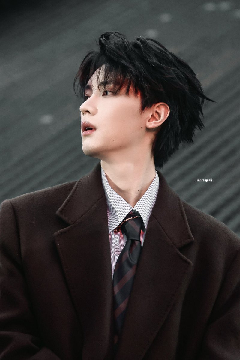 GOD LORD HES SO HANDSOME FAWK