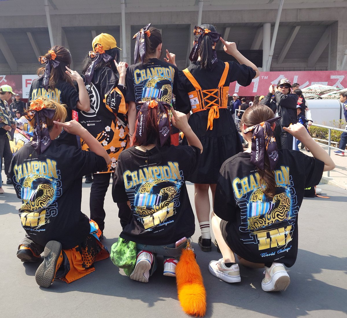 日本女子McLarenファンによる
リボン集合写真🎀🧡🎀🧡
今回のグッズは可愛いものばかりで
嬉しいです✨

#f1jp #F1JapaneseGP <a href="/LN4/">LN⁴</a> 
#JapaneseMCLfan #FansLikeNoOther