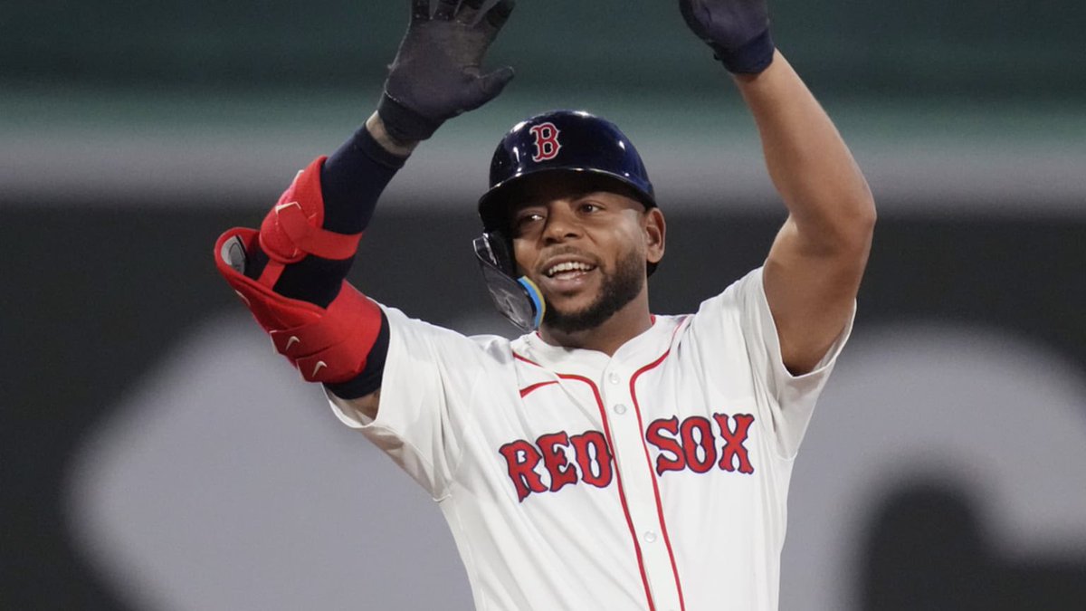 hallofgoodpod's tweet photo. Tonight’s #BDSM (Big Dom Smith Moment) has me reminiscing about what he did in July 2024 with the Red Sox:

24 games 
20 hits 
10 doubles 
3 homers 
11 RBI
.290 Batting Average 
.920 OPS https://t.co/wWVDqSwyJJ