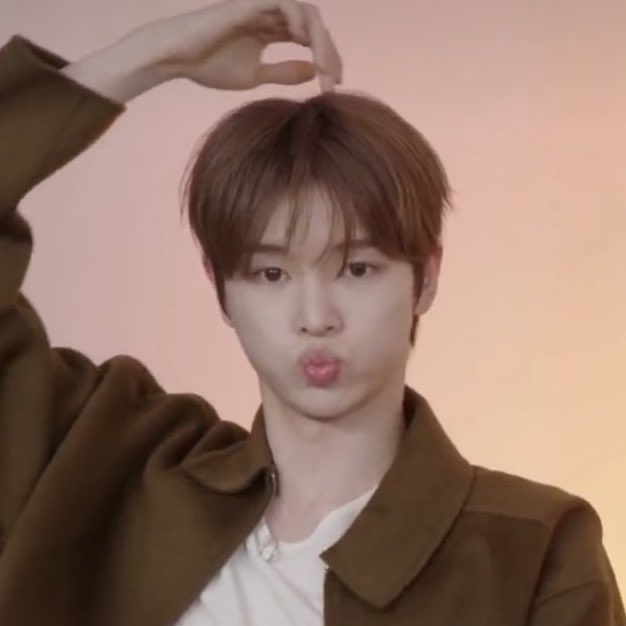 pouty bambi tweet media