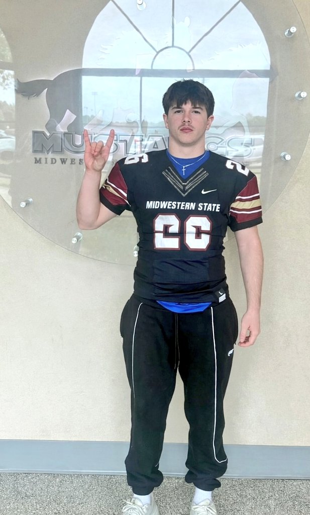 LandenDockery's tweet photo. Thank you @d_hunter32 for having me up to @MSUTexasFB for the junior day. Was great to see the culture and the university. Cant wait to get back for camp to earn it #StangGang https://t.co/wqiU8Y4pzQ