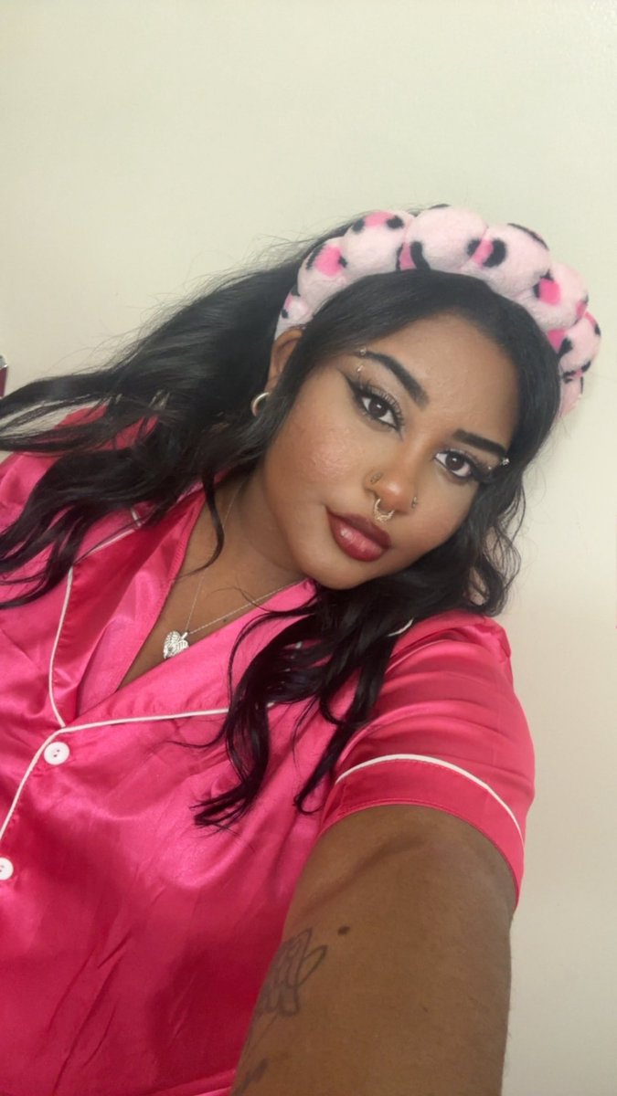 mikey’s black wife 🎸⋆⭒˚.⋆ tweet media