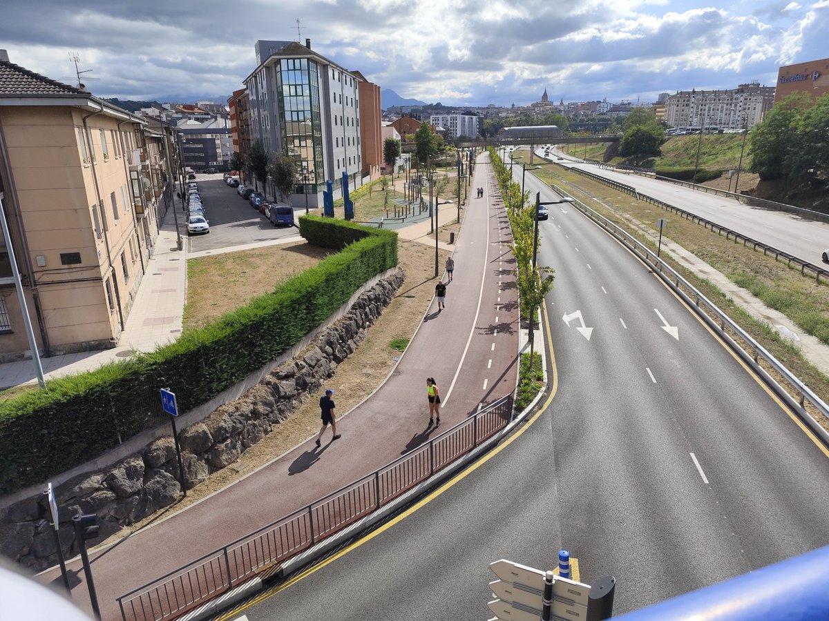 " el que hace deporte corriendo alrededor de la carretera no se da cuenta de que se está envenenando más que si fuera andando."
" partículas PM2,5, la mayor amenaza para la salud"
=Estación Medidora Palacio Deportes peores índices pm2,5 y Óxidos Nitrosos=
nortes.me/2026/03/25/de-…