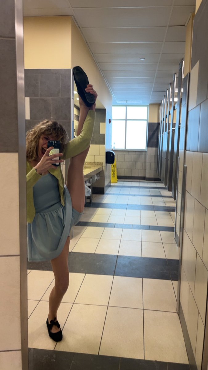 London Lavish tweet media