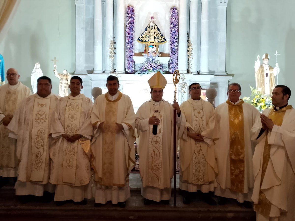 eqmisionero's tweet photo. Un acontecimiento histórico resultó la Entronización de la Bendita imagen de Nuestra Señora de los Dolores de Soriano, como abogada de los enfermos de cáncer, en la Catedral Basílica de la Arquidiócesis de Durango. Nuestra Madre, consuelo para muchos enfermos. https://t.co/3lPtFt29MD