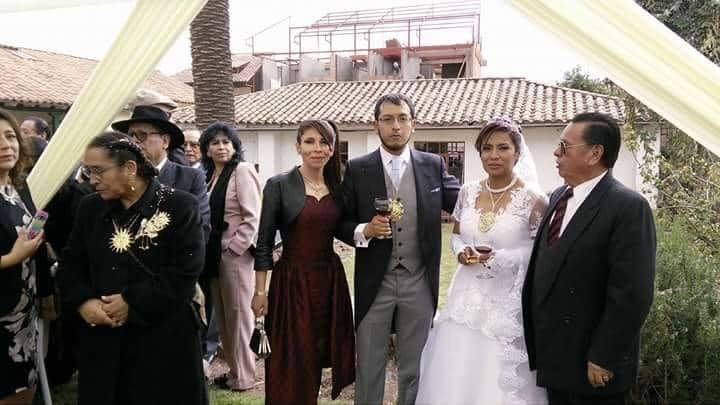 Chuqaro's tweet photo. La nobleza    Andina - Hispana

Matrimonio de Fernando Zora-Carvajal Aguirre con Hilda Moreano Raurau realizado el día 27 de mayo del 2017.  Se unen la Dinastía Hanan Qosqo y Hurin Qosqo. Fernando de la Panaca Tumipampa (Huayna Capac) e Hilda de la Panaca Raurau (Sinchi Roca). https://t.co/HXoaPSsx1t