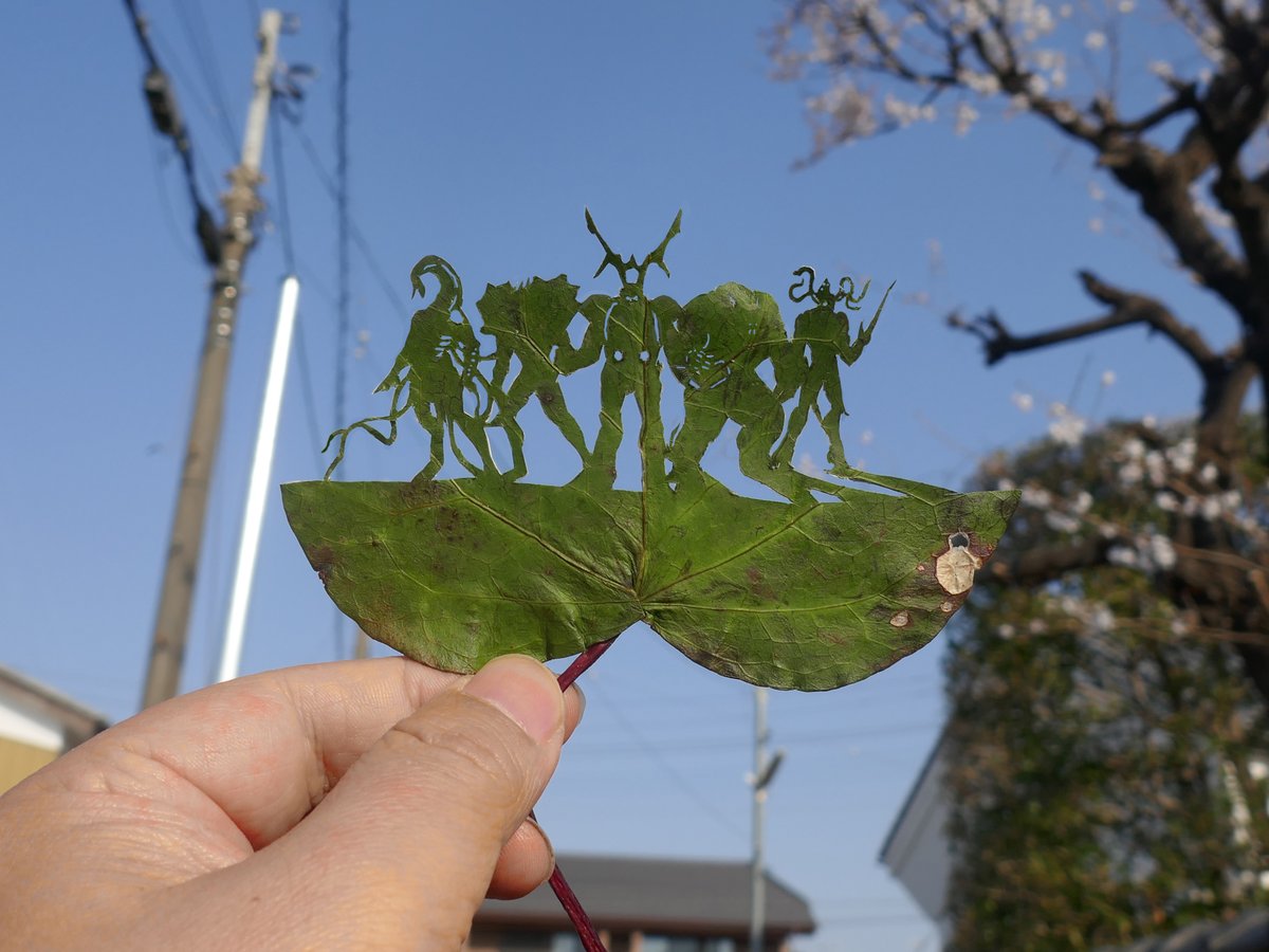 桜が咲いたので、蔦の葉で『強殖装甲ガイバー』の超獣化兵(ハイパー 
