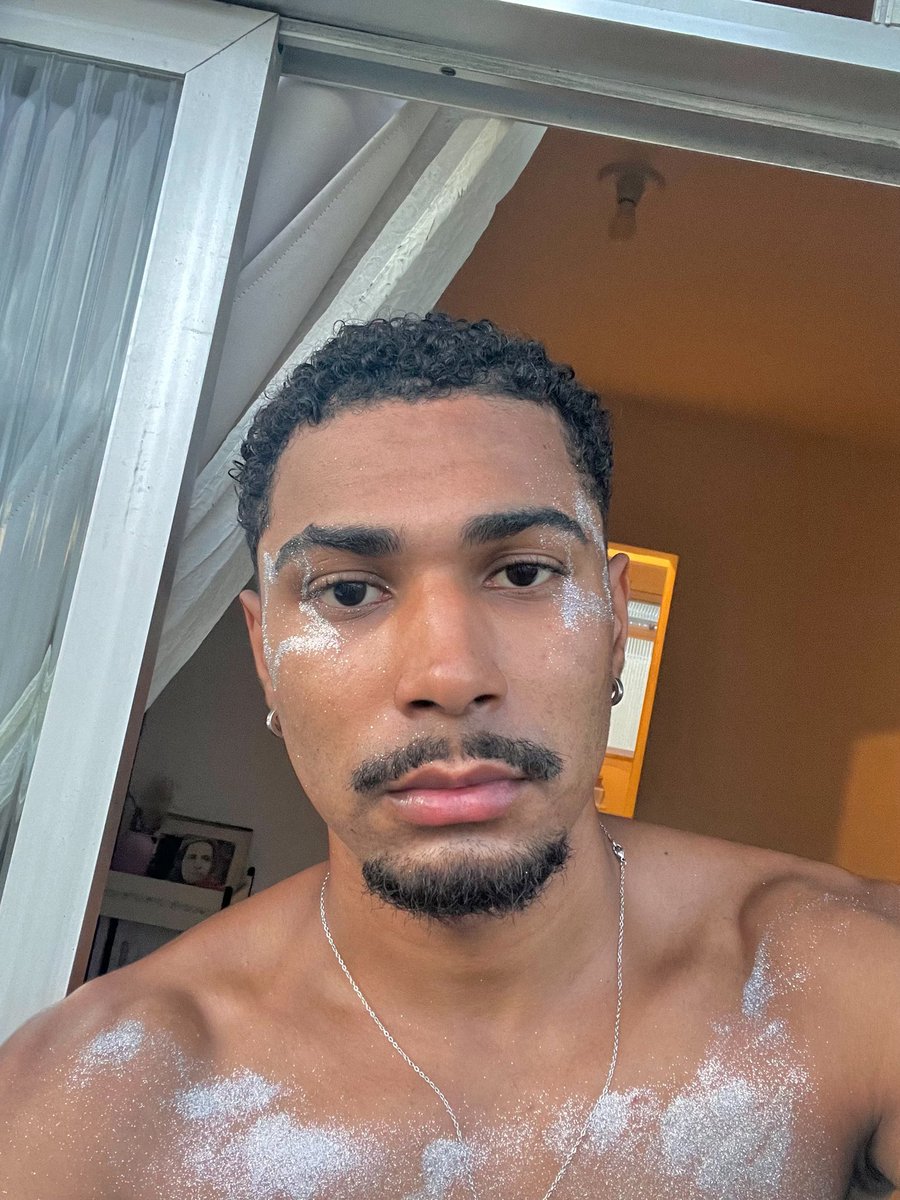 deivis spilled 🎸 tweet media