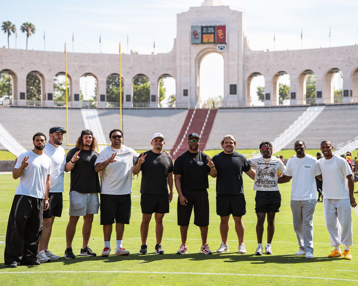 USC Football ✌️ tweet media