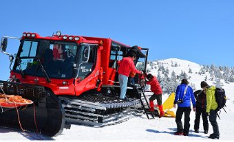 おはようございます。今朝の森吉山は天候晴れ気温1℃風速5m視界良好です!今日が冬期営業最終日です!明日から平日ピステンツアー週末春スキー営業になります! #森吉山 #北秋田 #秋田犬