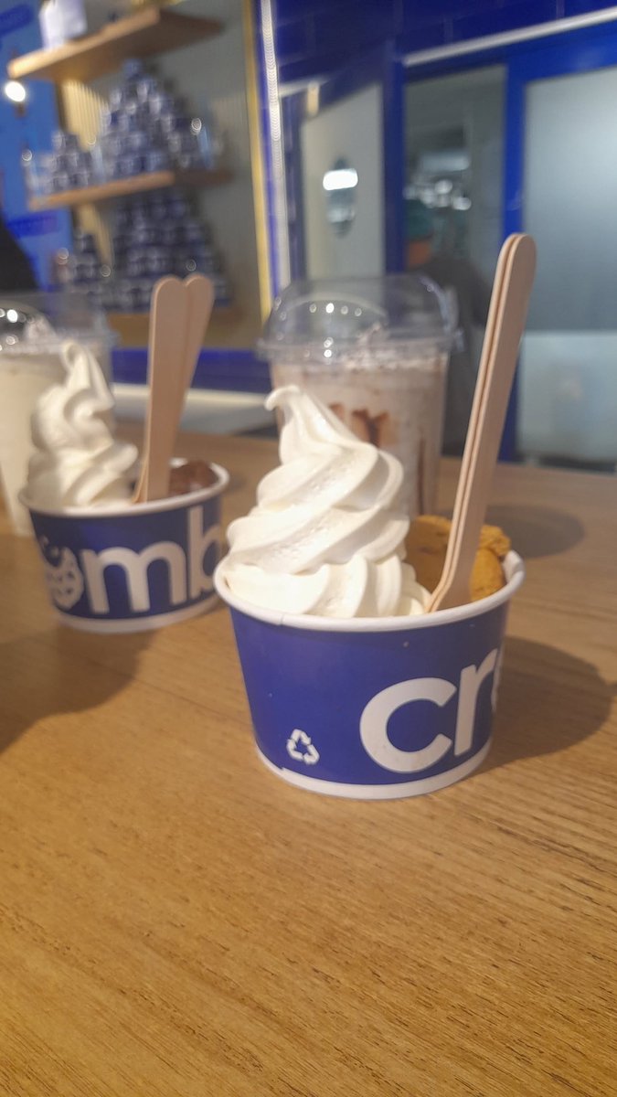 Crumble ki cookiyan tou 10/10 hn. Agar ap apni Kaڑwi zehrili zuban ko meetha krna chahty hn to cookiyan zarur try karen ifykyk
<a href="/crumblepakistan/">Crumble</a>