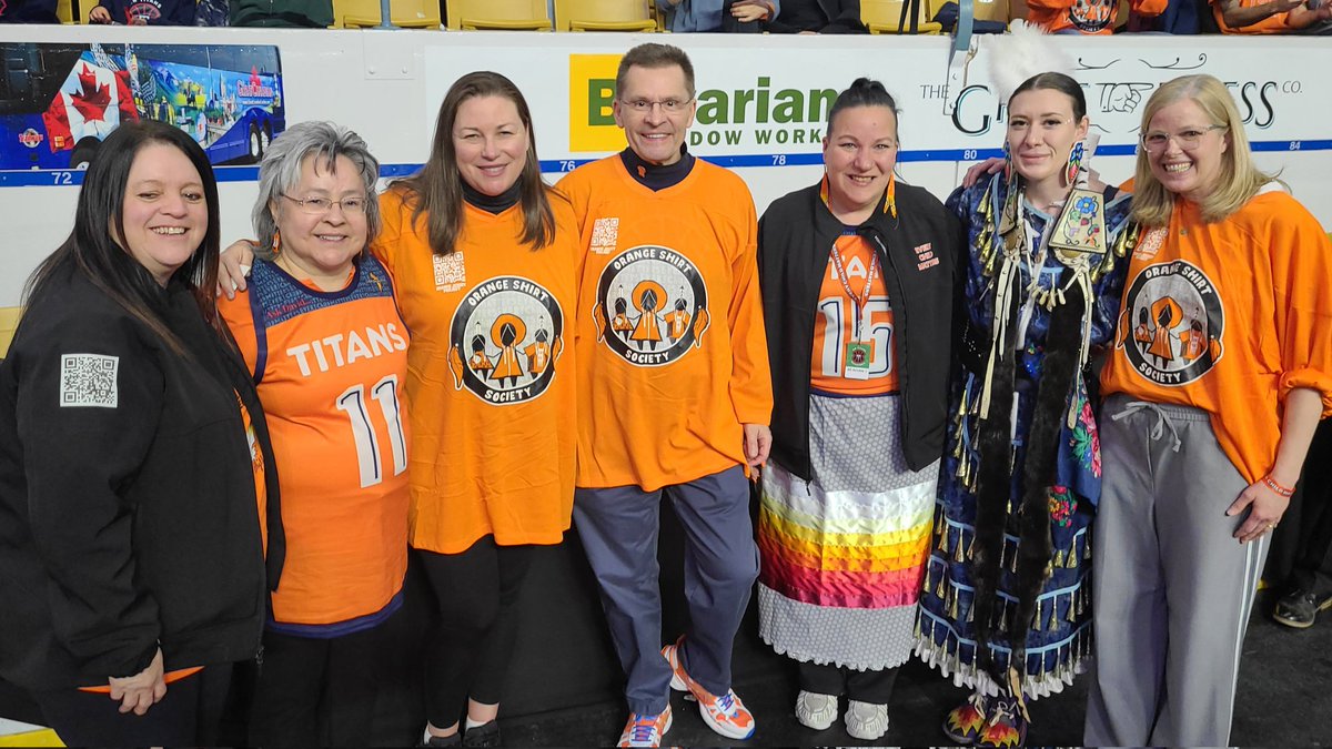 CFifeKW's tweet image. A great occasion today as the community welcomed and honoured the creator of #EveryChildMatters Phyllis Webstad at the @kw_titans Orange Jersey Game 💛. Thanks to the organizers - this is leadership in action.
