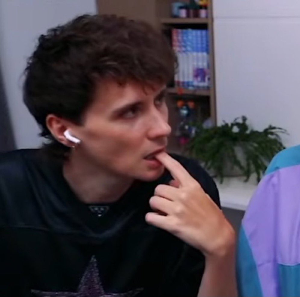 elio🎄!? || red lobster tweet media