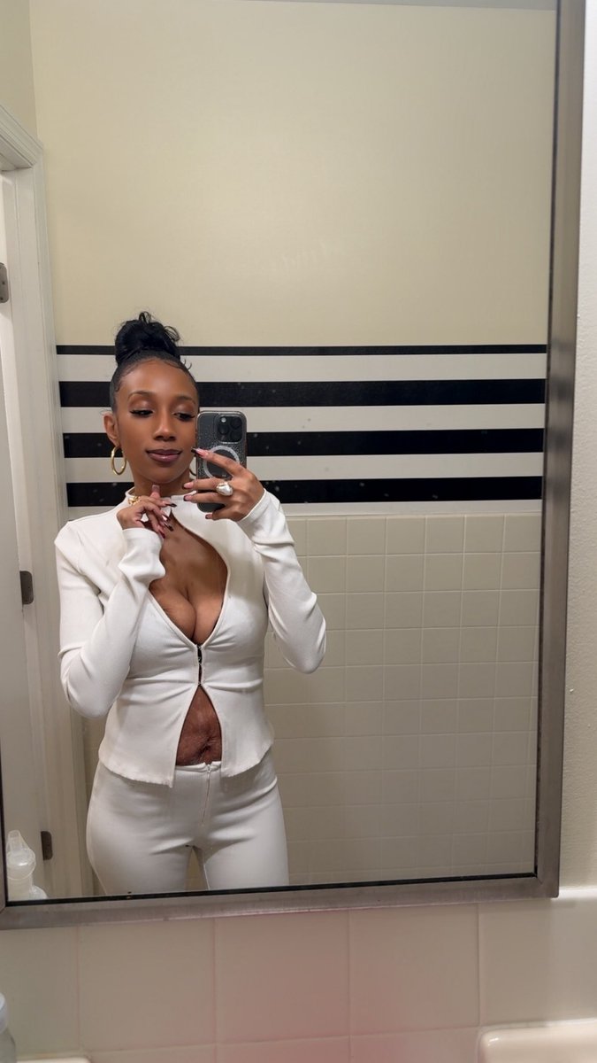 Y A M I 🫠 M O R E T T I tweet media