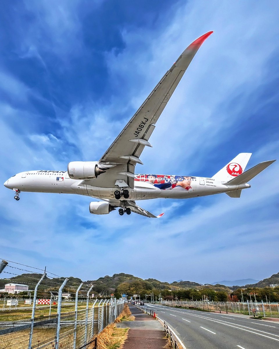 douglasdc1040's tweet photo. 福岡空港RWY34Rへ下りてきたJA08XJです😉
間もなくこのラッピングも終わるので狙ってみました✨ https://t.co/lnEqNLrxLI