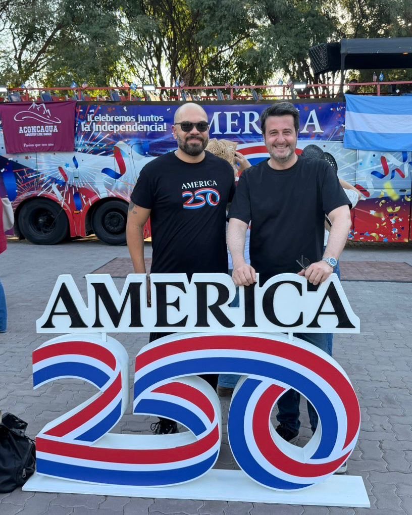 JoseVidelaSaenz's tweet photo. Participé del #Freedom250 Roadshow, en el Parque General San Martín.

Un encuentro que reafirma los lazos de cooperación, amistad y valores compartidos entre nuestros pueblos, y que fortalece el vínculo institucional y cultural con Estados Unidos. 🇺🇸🤝🇦🇷 https://t.co/RRkowNz84S