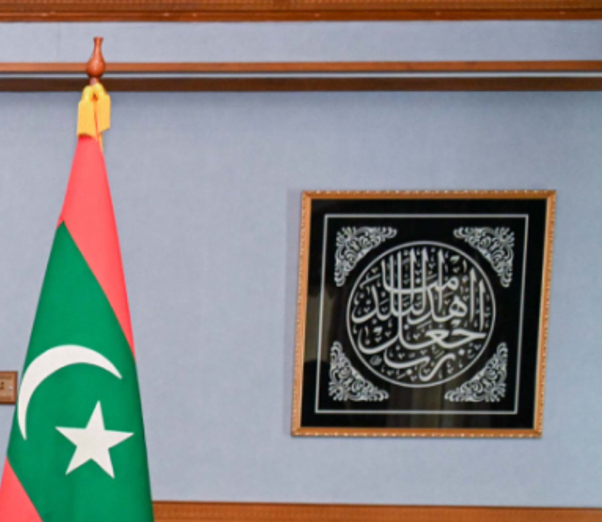 waddey_'s tweet photo. މާތް الله ގަންދީ ބޮޑު ހުވާކޮށްގެން،
ފާރުތަކުގައި އާޔަތްތައް ހަރުކޮށްފައި ބަހައްޓައިގެން،
ތުނބުޅި ރޮއްޖެއް ހެން ހަދައި “ދީނީ ތާކިހަލުގައި” އިނދެ، ކުރާ ހަޑިމުޑުދާރު ފާޙިޝް ކަންކަން ބަލާ!

#Noonekey https://t.co/YlCYt6pLL9