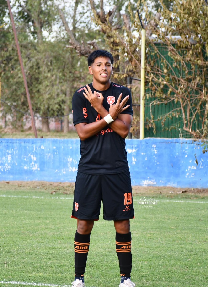 FinazziJuan's tweet photo. #Berazategui | Luciano #Cuella volvió a convertir en la victoria 2-0 del Naranja ante #Mercedes
⚽️ El delantero, a préstamo de #Quilmes, anotó su segundo gol con esta camiseta en 5 fechas https://t.co/dCq0hjP0TJ