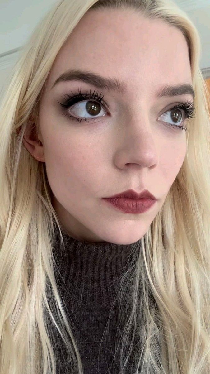 Junksterer's tweet photo. pretty faces close up 🔍 https://t.co/P81kgzwN0g