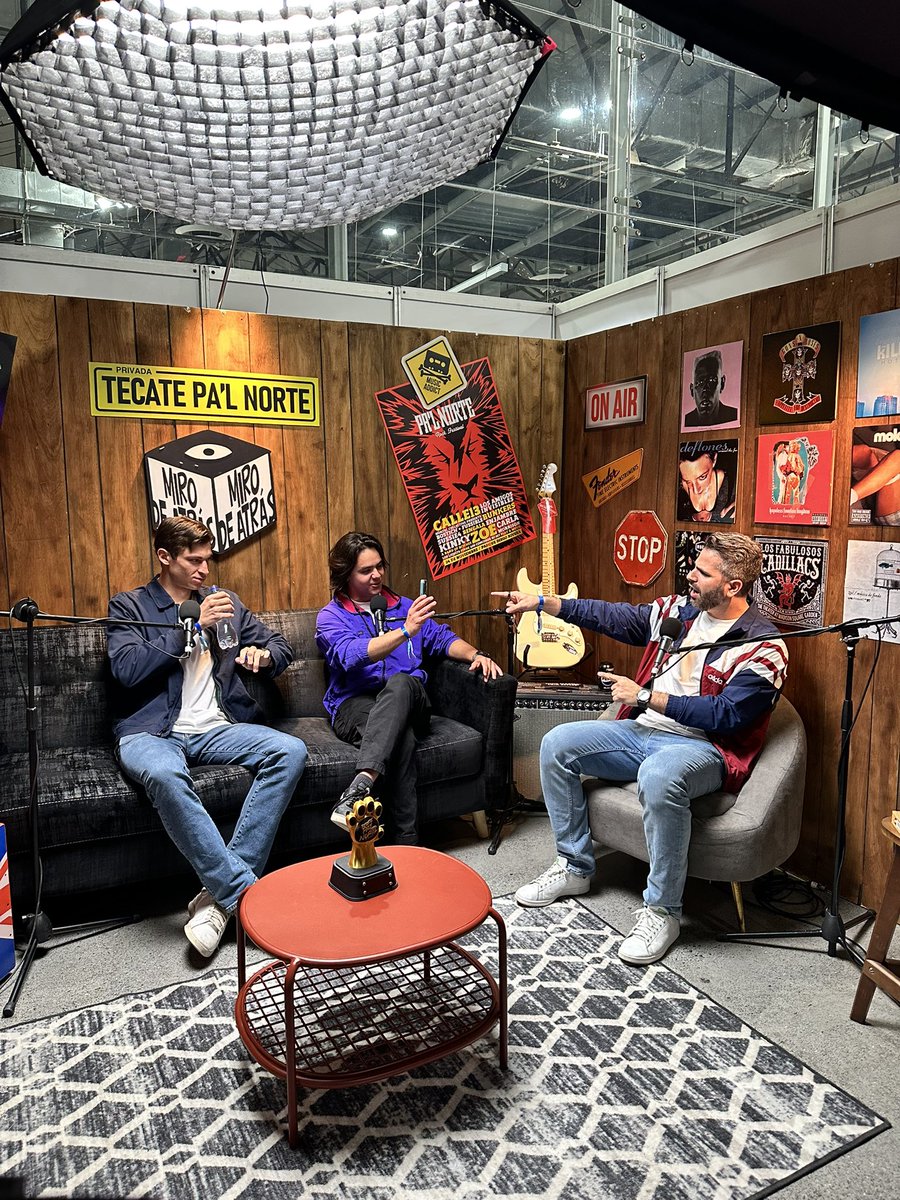 Miro de Atrás tweet media