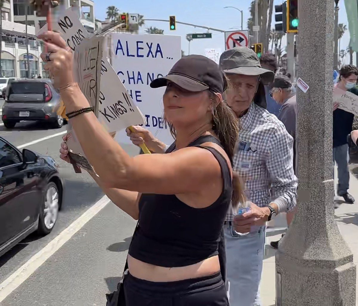 Oreo Express tweet media