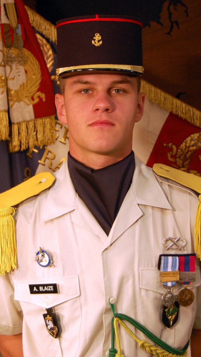 Fs_francaises_'s tweet photo. Il n’avait que 27 ans. Le 29 mars 2012, le sergent Alexandre Blaize du 2e régiment d'infanterie de marine a été mortellement fauché par un véhicule lors d'une marche d'aguerrissement.

Ne jamais oublier. 🖤 https://t.co/WkobdkSM7n