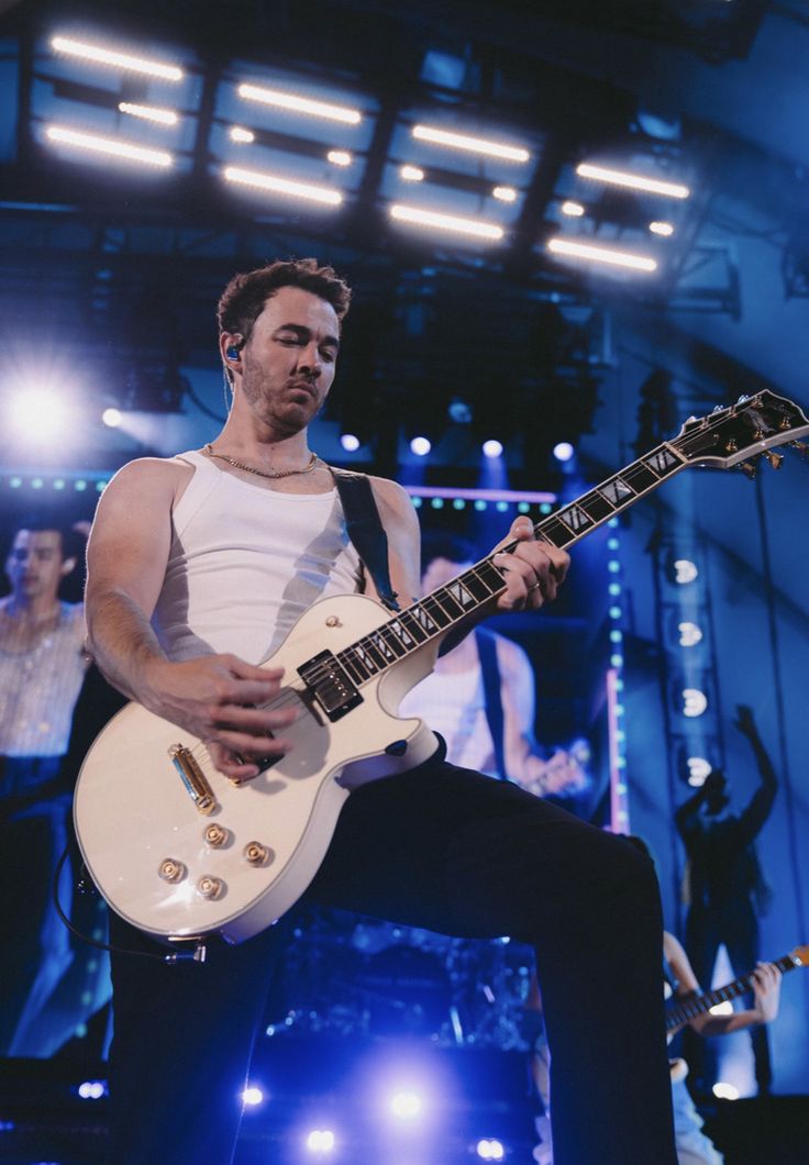 Little Monster • Insomnia • JoBros tweet media