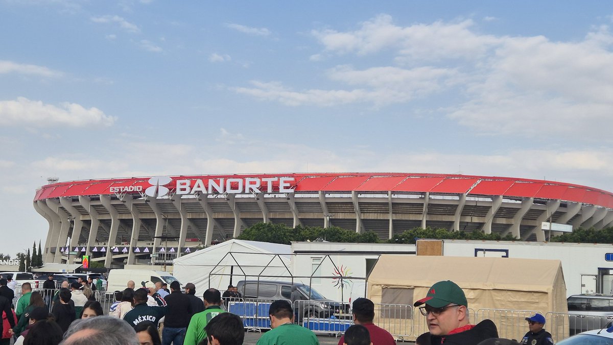 A hue.
<a href="/EstadioBanorte/">Estadio Banorte</a>