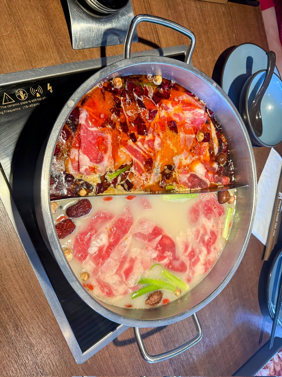 susaninseattle1's tweet image. A perfect Saturday lunch at Happy Lamb! 🍲 Started with a table full of fresh meats, veggies, and noodles, then enjoyed the fun of cooking it all to perfection in that delicious broth. Wrapped it up with some mango ice cream! 🥭😋 #HappyLamb #SeattleEats #HotPot