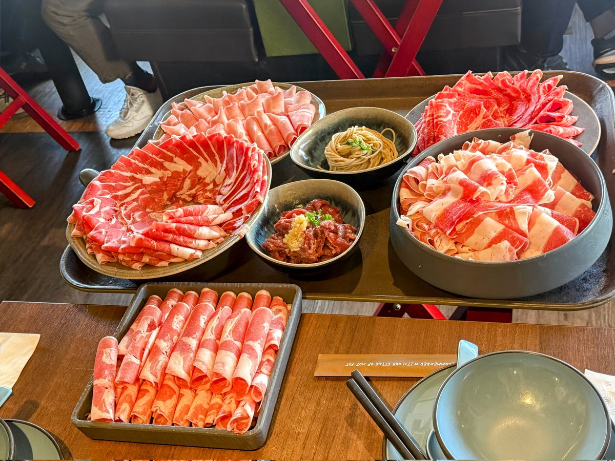susaninseattle1's tweet image. A perfect Saturday lunch at Happy Lamb! 🍲 Started with a table full of fresh meats, veggies, and noodles, then enjoyed the fun of cooking it all to perfection in that delicious broth. Wrapped it up with some mango ice cream! 🥭😋 #HappyLamb #SeattleEats #HotPot