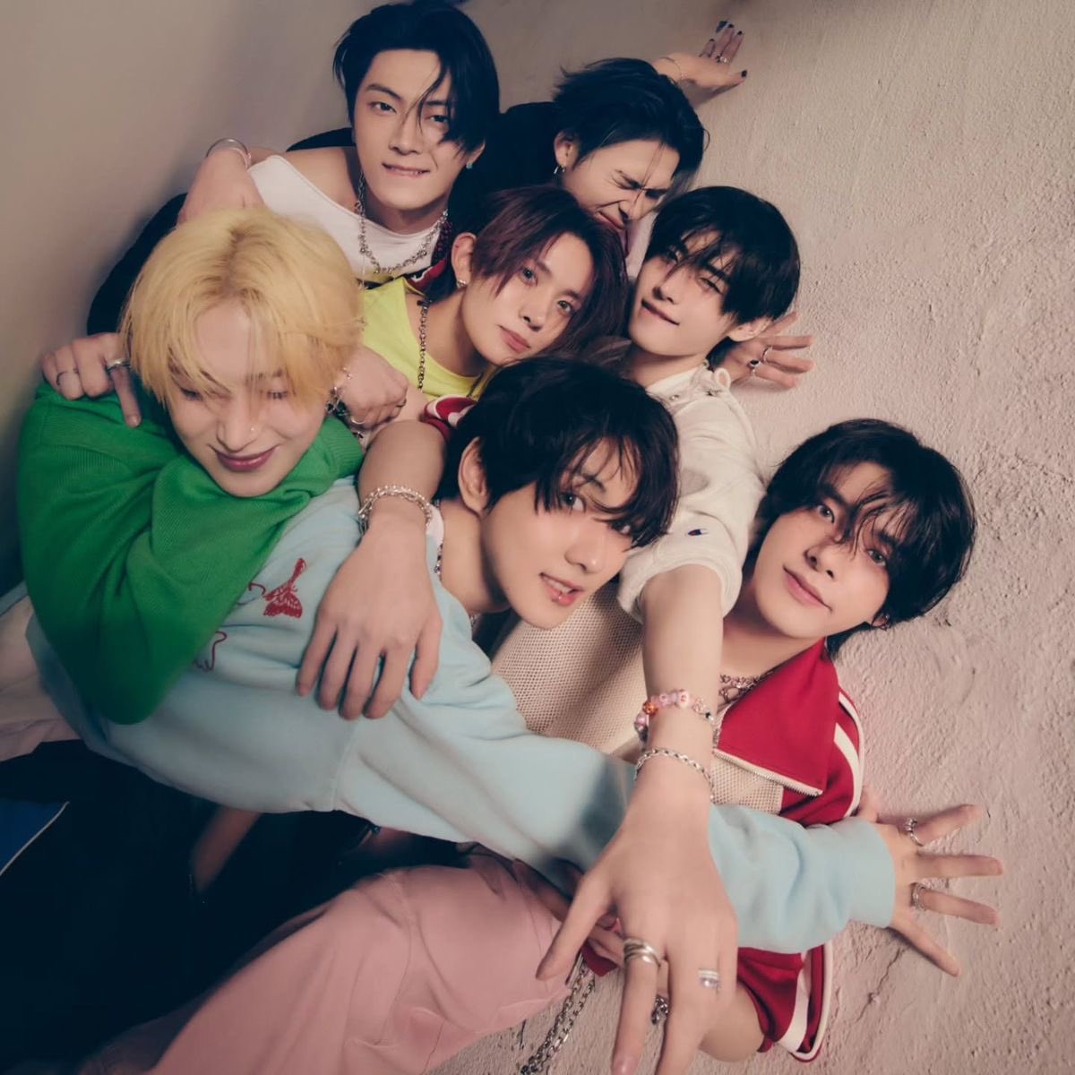 Jungwonieseven tweet media