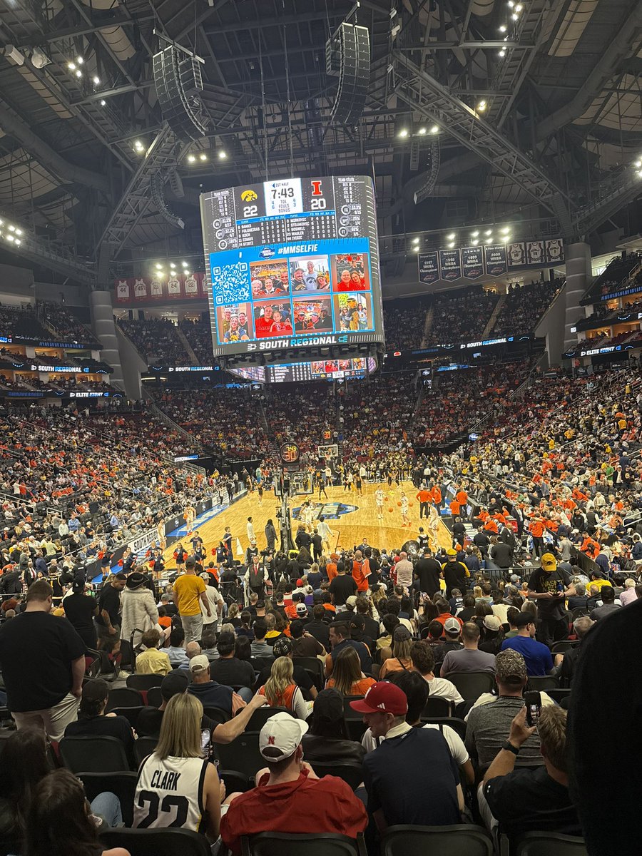 The giant screen had to be turned off to turn off the horn in Houston. Fuck Illinois