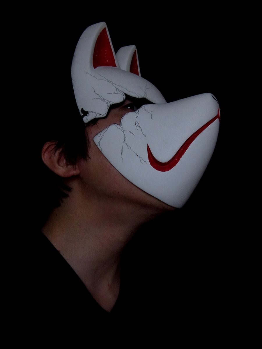 __gen_'s tweet photo. 割れ狐面も名刺にするくらいには好き🦊 https://t.co/Wh53XZzIAT