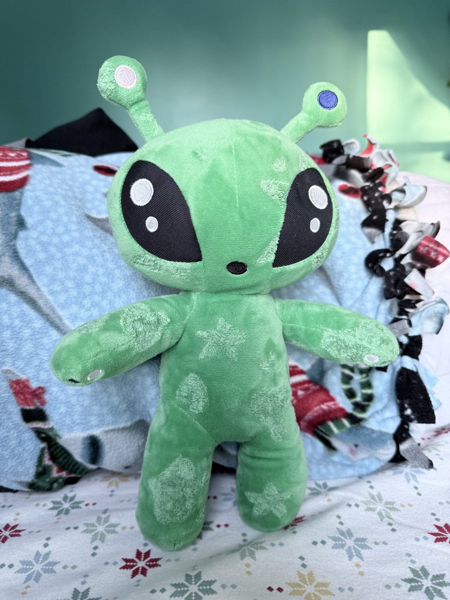 SarebearDraws's tweet photo. My glow in the dark boi Orion!!
I painted him with glow in the dark paint hehe

#illustration #ikeaalien #digitalart #procreate #alienoc https://t.co/ELKCnBSevT