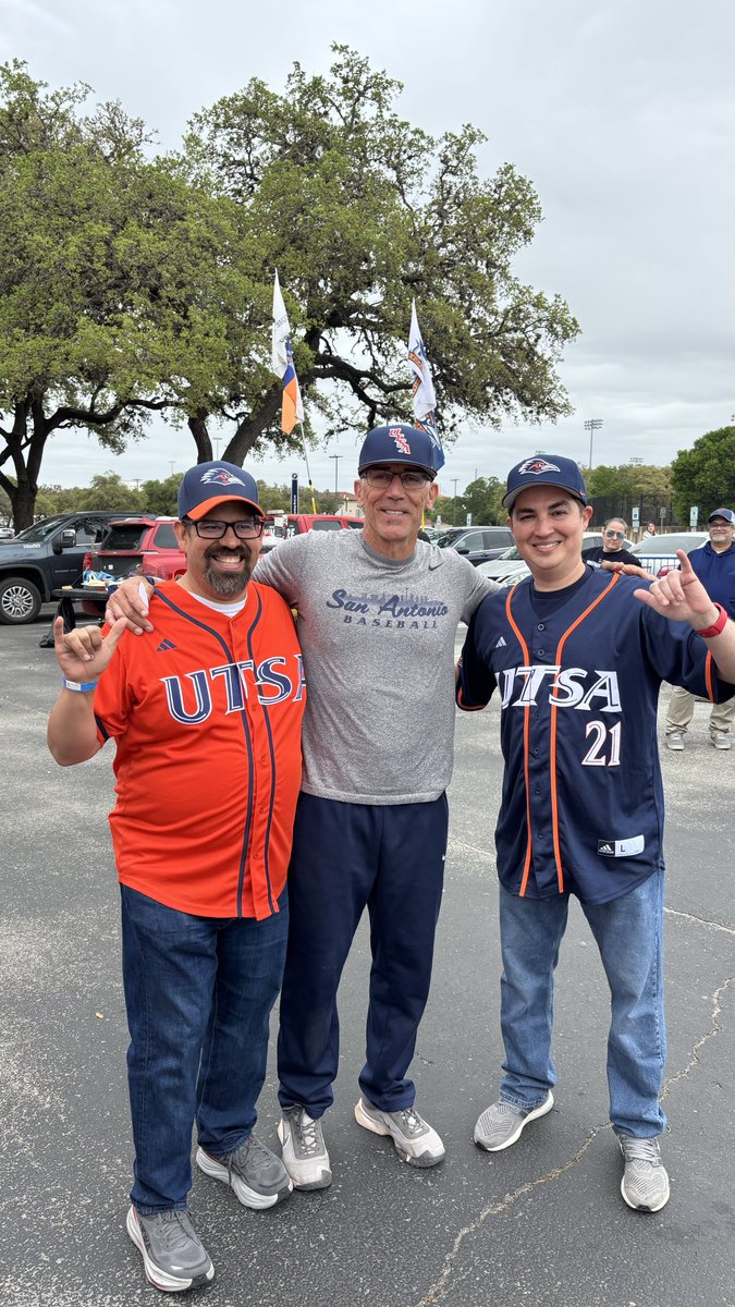 First <a href="/UTSABSB/">UTSA Baseball ⚾️</a> tailgate EVER!!
#birdsup 
<a href="/Pat_Hallmark/">Patrick Hallmark</a> <a href="/ScubaSurge/">Sergio Lozano</a> <a href="/MikeTaylorShow/">Mike Taylor</a> <a href="/CutzByJonez/">Fred_Jonez</a>