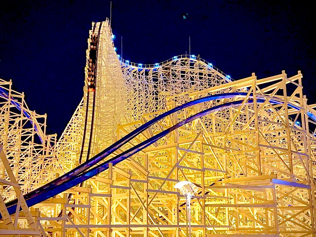 Since the X timeline is an American-Japanese love fest right now, I’d like to point out another common bond. We are the Top 2 countries for roller coasters! 🇺🇸 🤝 🇯🇵 ❤️🎢❤️🎢