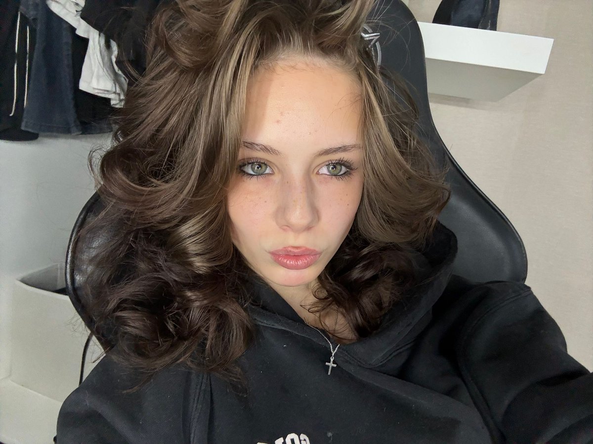 LeahGoddess tweet media