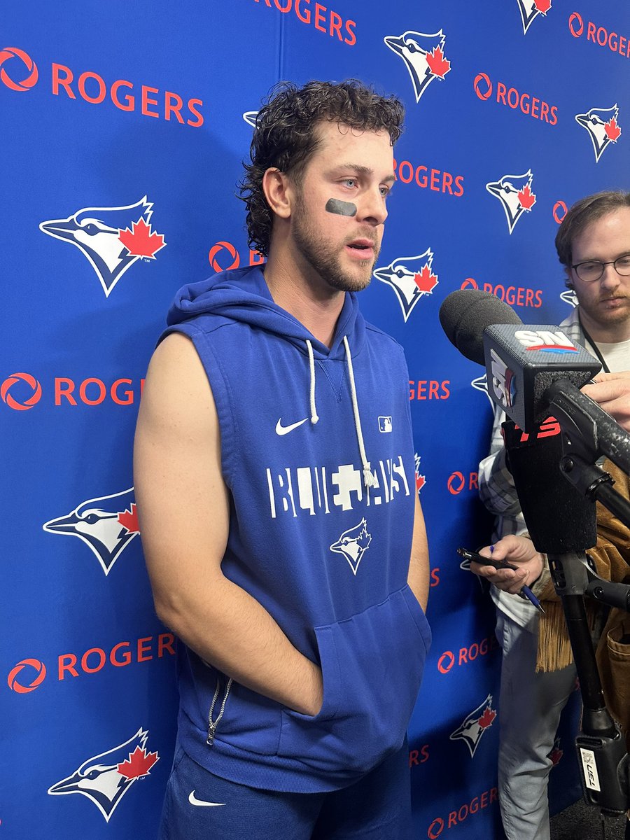 Hazel Mae tweet media