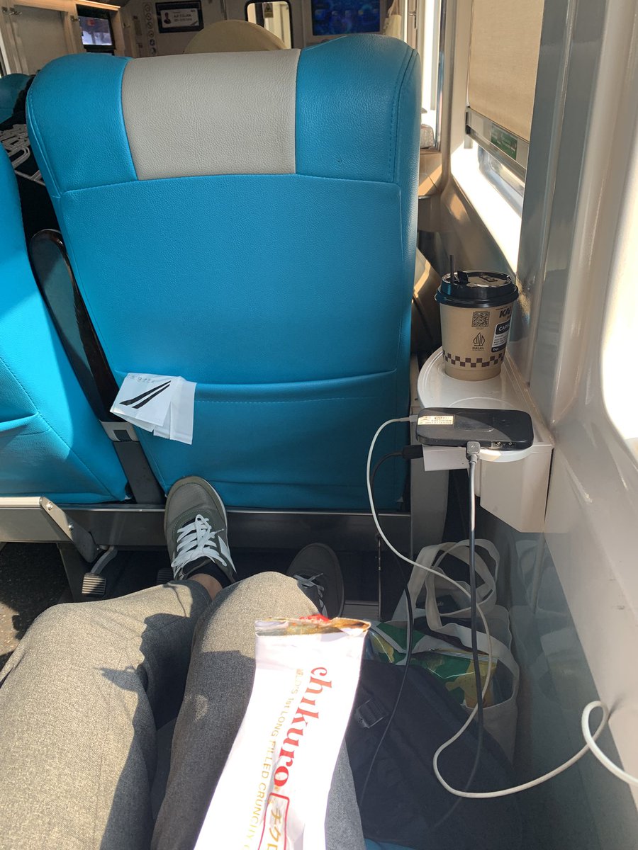 fr4npdf's tweet photo. drama balik semarang: h-30 kereta berangkat masi di jalan, akhirnya cancel dan beli tiket lagi. harga grab gocar sampe 200 bgt shit?! https://t.co/e4NK0UrAyO