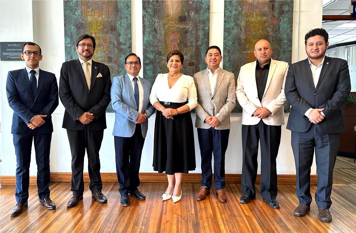 mendietarodrigo's tweet photo. Recibimos en la @udecuenca a miembros de la ASESEC, para la Sesión del Directorio Ejecutivo que tengo el honor de presidir.

Reafirmamos el compromiso con una educación superior articulada, inclusiva y al servicio del país. 🇪🇨

#ASESEC #EducaciónSuperior #UniversidadDeCuenca https://t.co/GOveqA7PAu