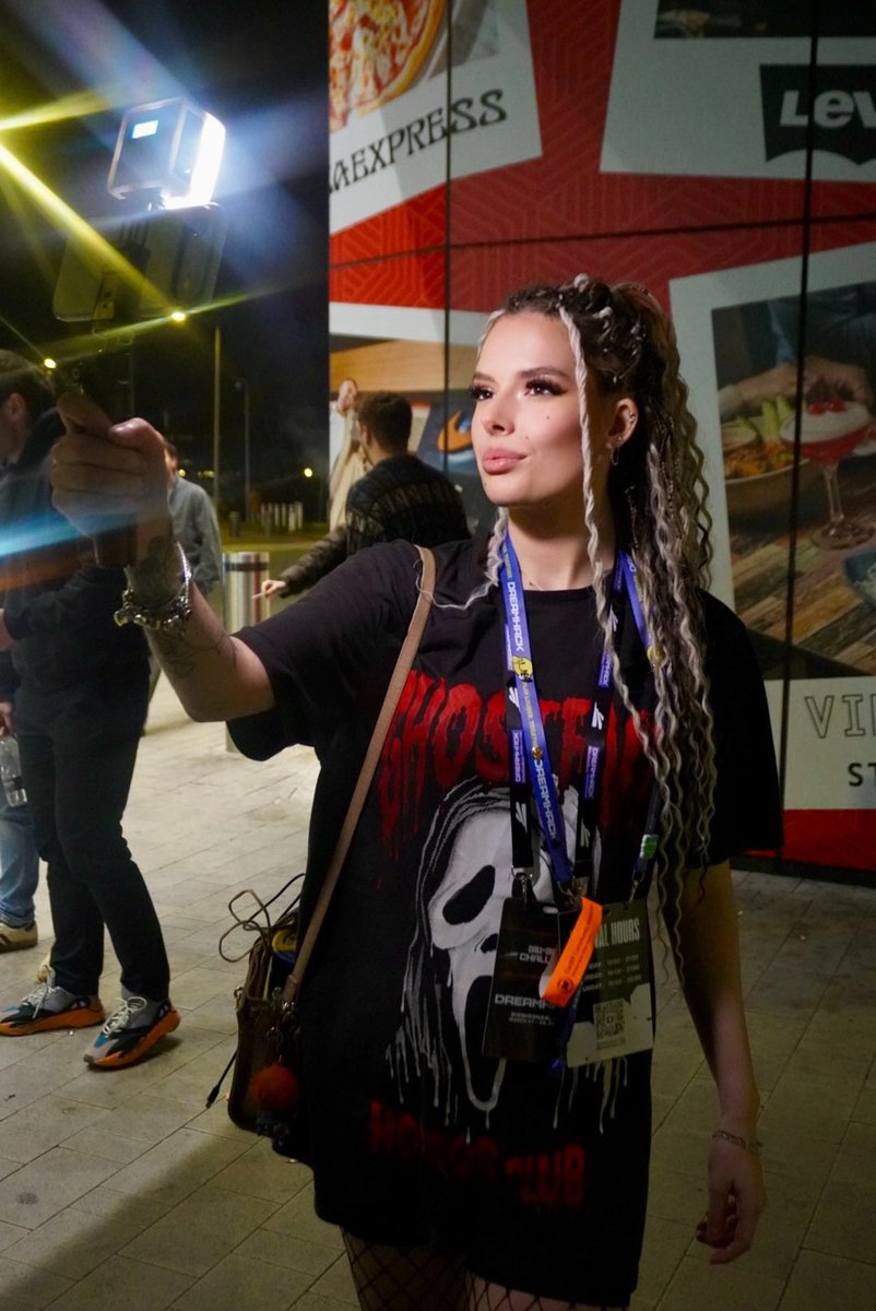 AbiCoops tweet media