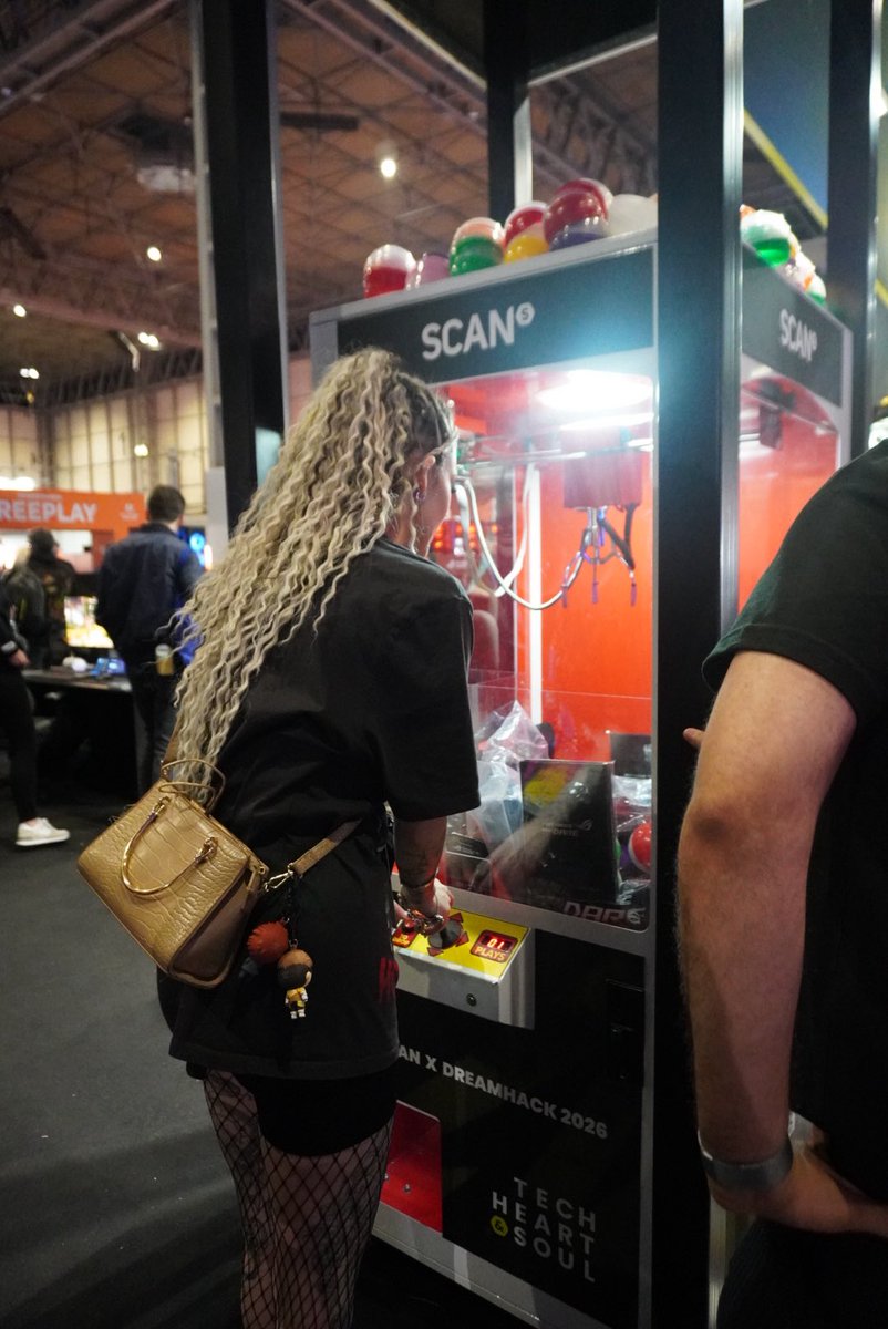 AbiCoops tweet media