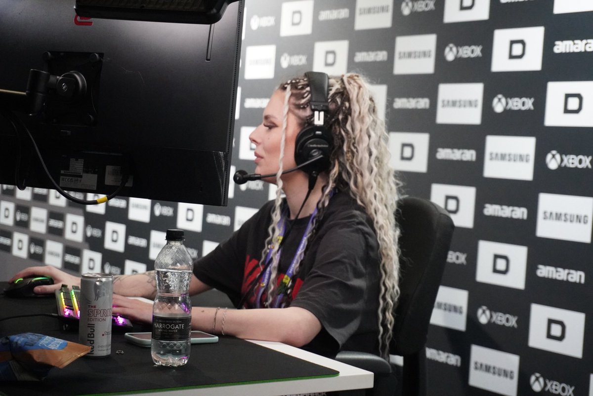 AbiCoops tweet media